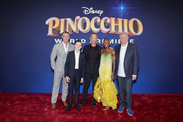 『ピノキオ』キャストのルーク・エヴァンス、ベンジャミン・エヴァン・エインズワース、トム・ハンクス、シンシア・エリヴォ、ロバート・ゼメキス監督