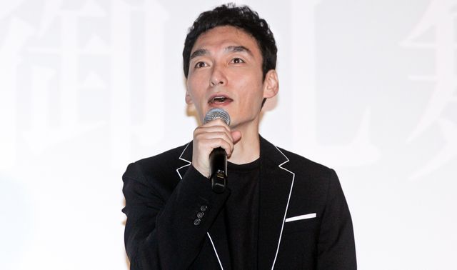 草なぎ剛、ひこにゃん相手にハイテンションで応戦！『碁盤斬り』大ヒット御礼舞台あいさつ（2枚目）