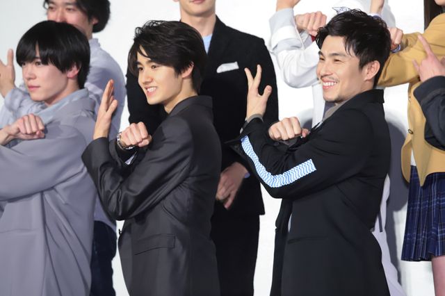 リバイス＆セイバーキャスト登壇！『仮面ライダー　ビヨンド・ジェネレーションズ』舞台あいさつ（3枚目）