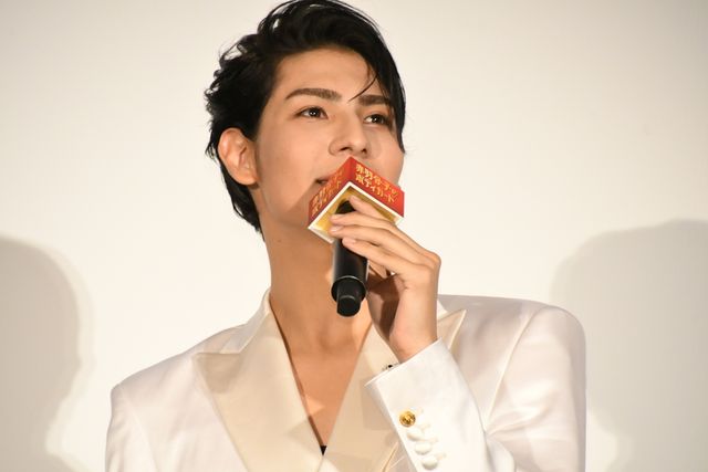 Snow Manラウール、衝撃のスタイル！『赤羽骨子のボディガード』初日舞台挨拶の様子（3枚目）