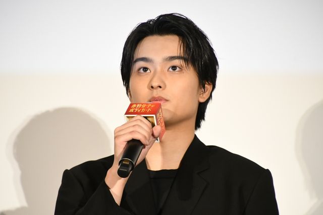 Snow Manラウール、衝撃のスタイル！『赤羽骨子のボディガード』初日舞台挨拶の様子（9枚目）