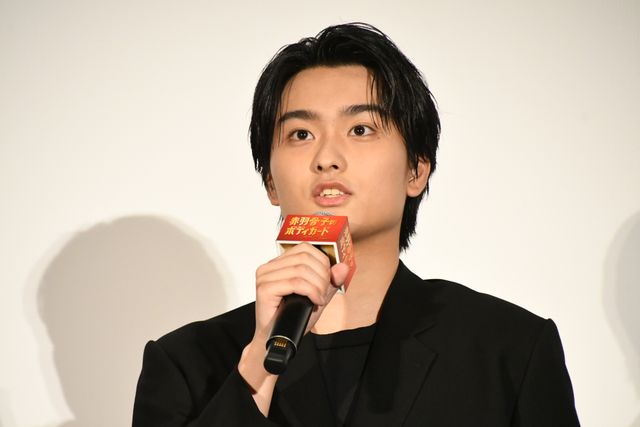 Snow Manラウール、衝撃のスタイル！『赤羽骨子のボディガード』初日舞台挨拶の様子（10枚目）