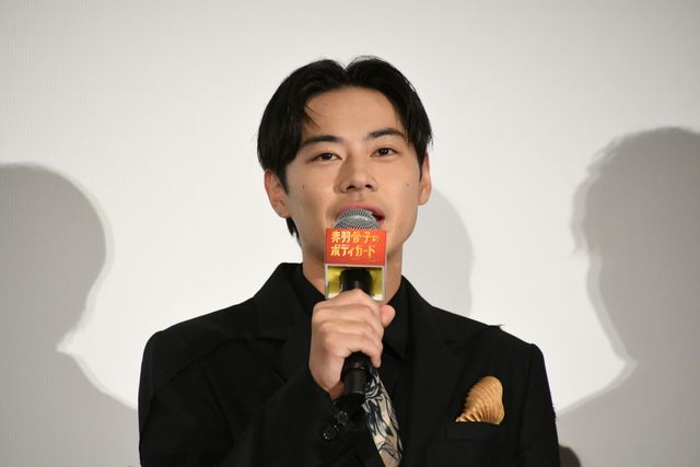 Snow Manラウール、衝撃のスタイル！『赤羽骨子のボディガード』初日舞台挨拶の様子（31枚目）