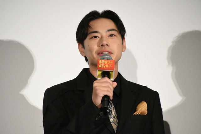 Snow Manラウール、衝撃のスタイル！『赤羽骨子のボディガード』初日舞台挨拶の様子（32枚目）