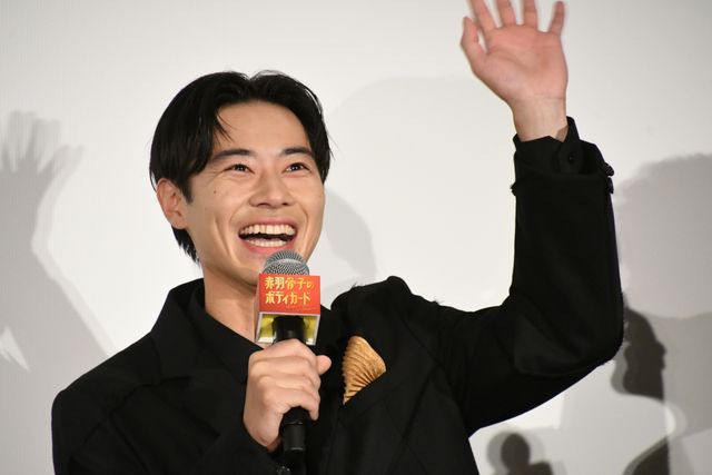 Snow Manラウール、衝撃のスタイル！『赤羽骨子のボディガード』初日舞台挨拶の様子（33枚目）