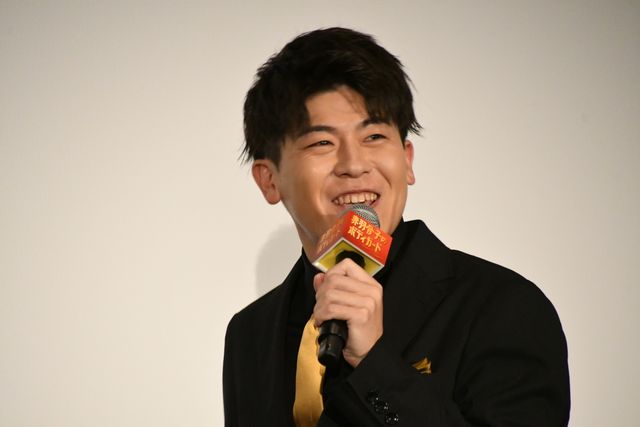 Snow Manラウール、衝撃のスタイル！『赤羽骨子のボディガード』初日舞台挨拶の様子（39枚目）