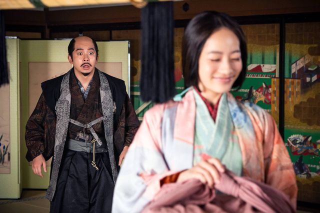 秀長（仲野太賀）＆才蔵（間宮祥太朗）が筆開発に奔走！「豊臣兄弟！」第38回場面写真（4枚目）