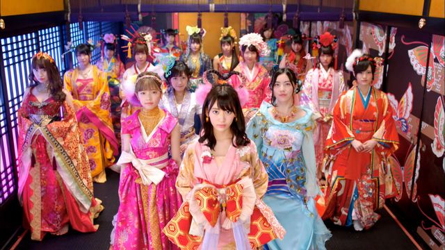 前田敦子ら卒業生も参加！AKB10周年シングルMVフォトギャラリー（4枚目）