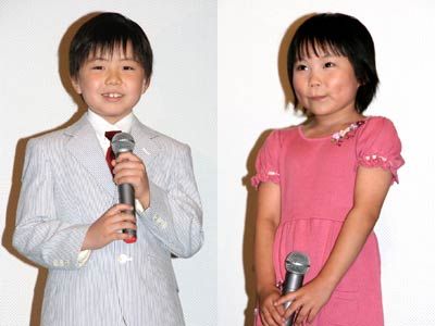 宗介役の土井洋輝（左）とポニョ役の奈良柚莉愛（右）