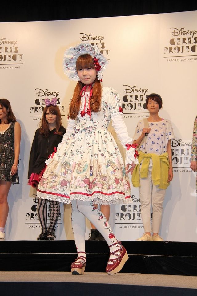 美人モデル・中村アンのスラリと伸びた美脚！ファッションショー写真ギャラリー（24枚目）