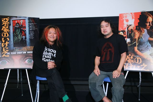 『悪魔のいけにえ』公開40周年記念版ごう音上映会が行われ高橋ヨシキ（左）、中原昌也がその魅力を語り合った