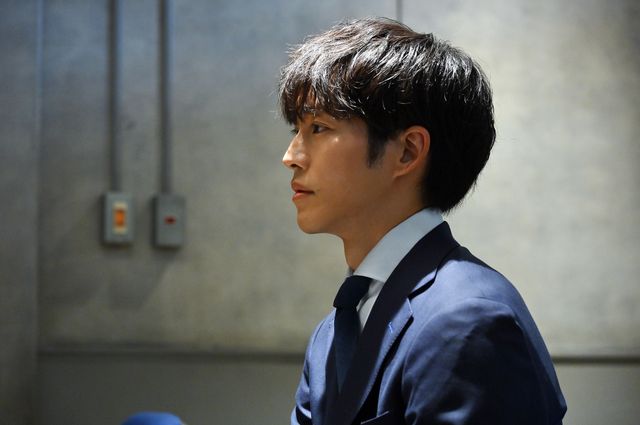 殺人犯の正体が判明！「御上先生」第2話場面写真（ネタバレあり）：フォトギャラリー