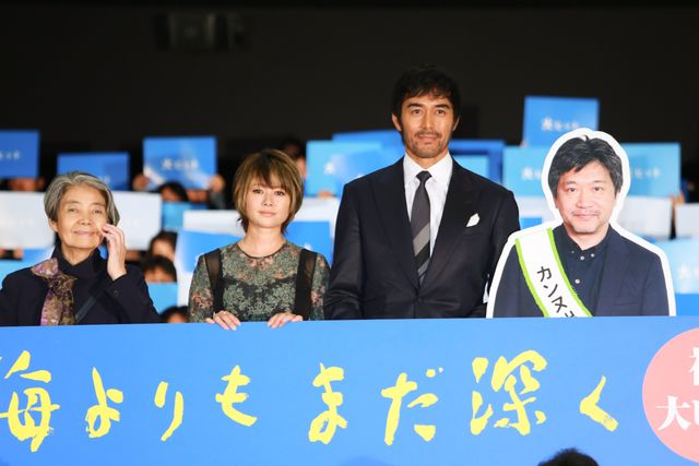 阿部寛、真木よう子らカンヌから帰国！『海よりもまだ深く』初日舞台あいさつフォトギャラリー：フォトギャラリー