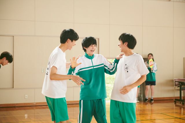 青春～！鈴鹿央士＆久保田紗友『ホリミヤ』オフショット（5枚目）