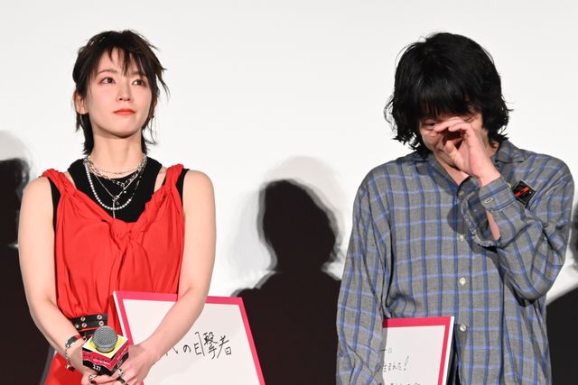 涙を流す吉岡里帆＆峯田和伸