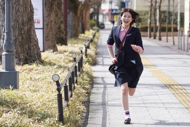 ドラマ「悪女（わる）～働くのがカッコ悪いなんて誰が言った？～」第1話より（2枚目）