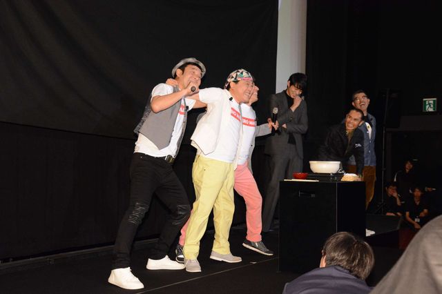 東出昌大、ダチョウ倶楽部とヤー！“熱々おでん”にも挑戦…フォトギャラリー（14枚目）