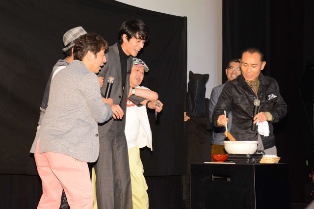 東出昌大、ダチョウ倶楽部とヤー！“熱々おでん”にも挑戦…フォトギャラリー（16枚目）