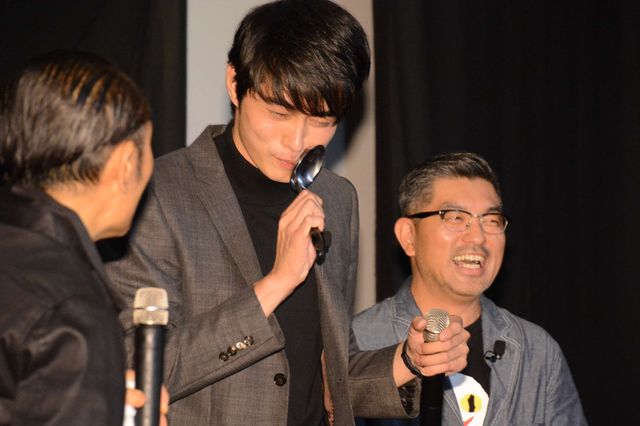 東出昌大、ダチョウ倶楽部とヤー！“熱々おでん”にも挑戦…フォトギャラリー（21枚目）