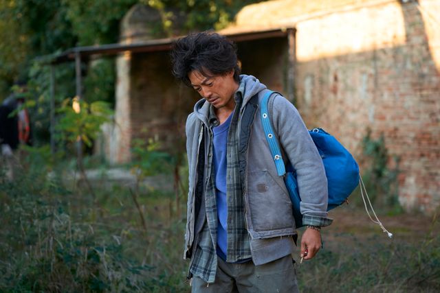 『岸辺露伴は動かない　懺悔室』浮浪者ソトバ（戸次重幸）＆呪われる男・水尾（大東駿介）新場面写真＜5枚＞（2枚目）