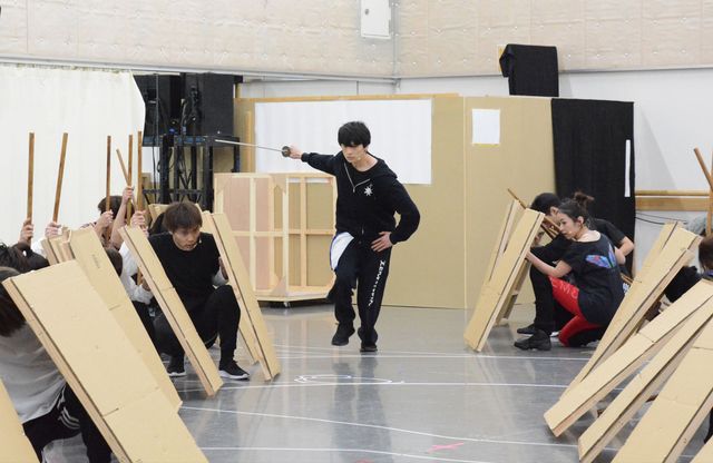 新田真剣佑、肉体美＆圧巻のパフォーマンス！「星の大地に降る涙 THE MUSICAL」稽古場会見（7枚目）