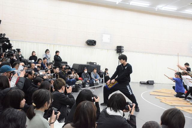 新田真剣佑、肉体美＆圧巻のパフォーマンス！「星の大地に降る涙 THE MUSICAL」稽古場会見（9枚目）