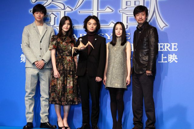 染谷将太の右手が…！『寄生獣』フォトギャラリー（2枚目）