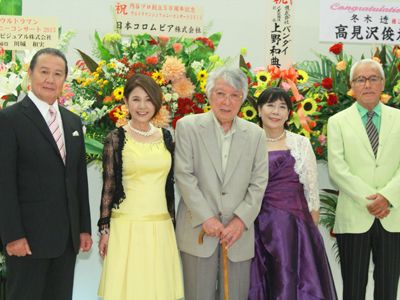 ゲストとして集まった（左から）森次晃嗣、ひし美ゆり子、冬木透、桜井浩子、黒部進
