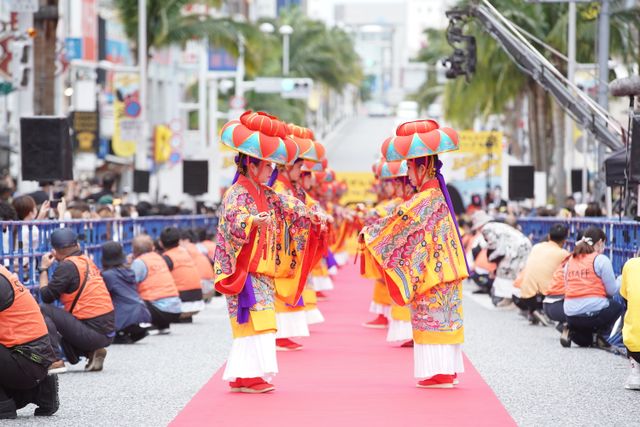 AKB48武藤十夢、中西悠綺、長澤樹ら華々しく登場！第14回沖縄国際映画祭レッドカーペットの様子（2枚目）