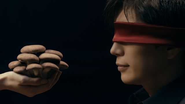 GACKT、目隠ししてキノコを…フォトギャラリー：フォトギャラリー