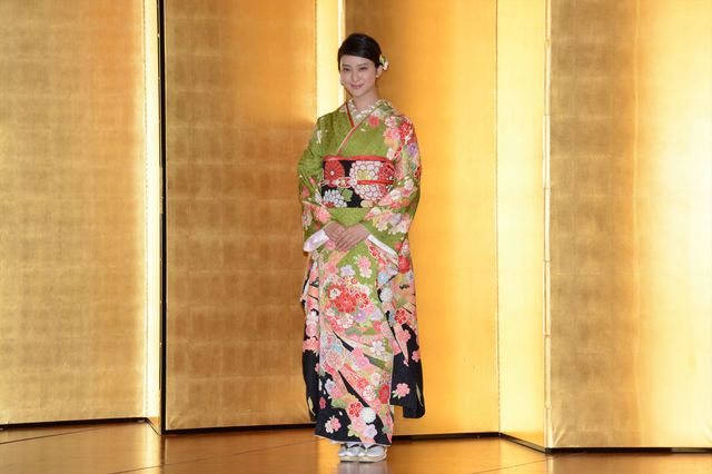 武井咲＆剛力彩芽らオスカー女優11名、恒例の晴れ着披露！フォトギャラリー（3枚目）