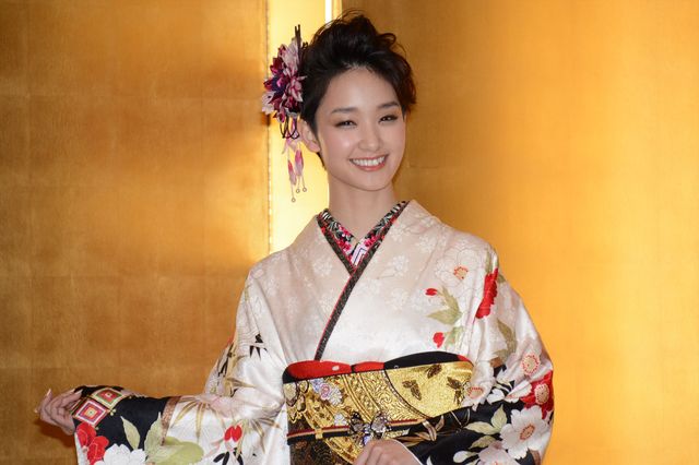 武井咲＆剛力彩芽らオスカー女優11名、恒例の晴れ着披露！フォトギャラリー（6枚目）