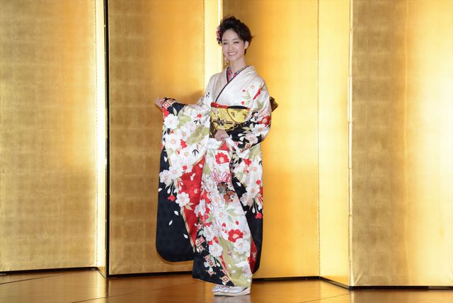 武井咲＆剛力彩芽らオスカー女優11名、恒例の晴れ着披露！フォトギャラリー（7枚目）