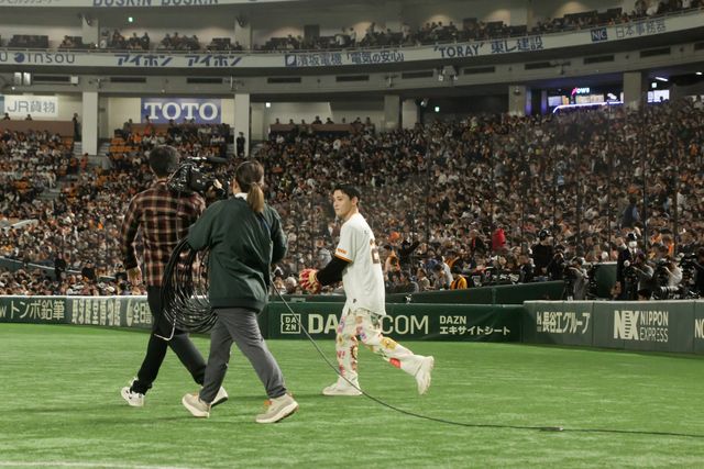JO1川西拓実、球速125キロで圧巻のピッチング！映画『バジーノイズ』始球式＆囲み取材（3枚目）