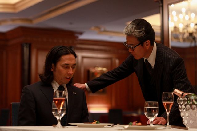 5億円の借金…唐沢寿明主演「プライベートバンカー」第1話より（14枚目）