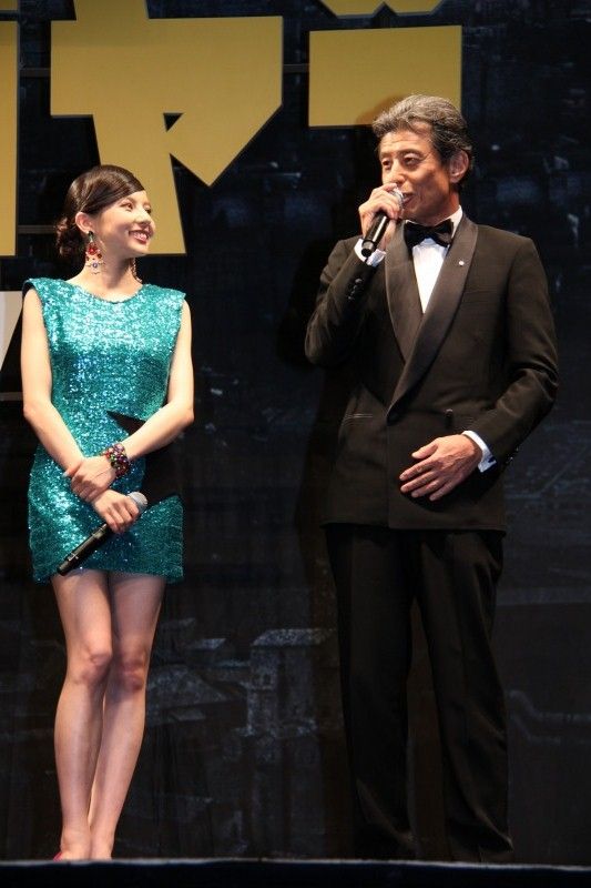 ベッキー、太もも露出のセクシードレスに大テレ「張り切ってごめんなさい」画像ギャラリー（7枚目）