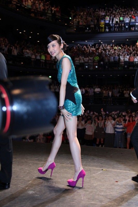 ベッキー、太もも露出のセクシードレスに大テレ「張り切ってごめんなさい」画像ギャラリー（9枚目）