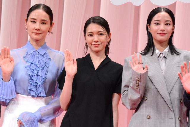 広瀬すず、二階堂ふみ、吉田羊ら美の競演！『遠い山なみの光』完成披露舞台挨拶（17枚目）