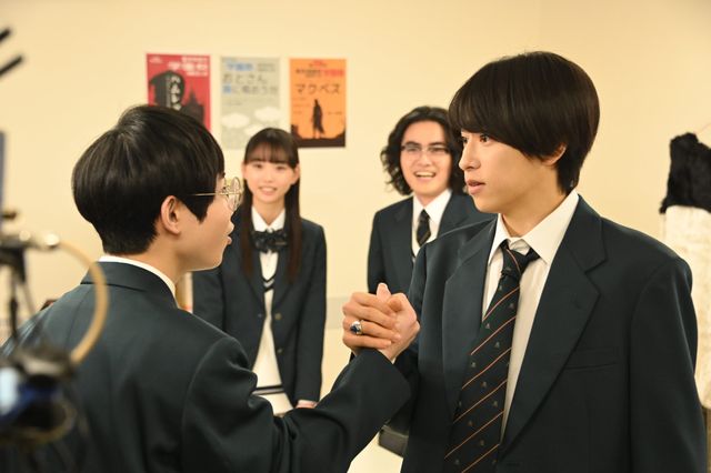 仮面ライダードレッド参式、再び！「仮面ライダーガッチャード」第30話場面カット（4枚目）