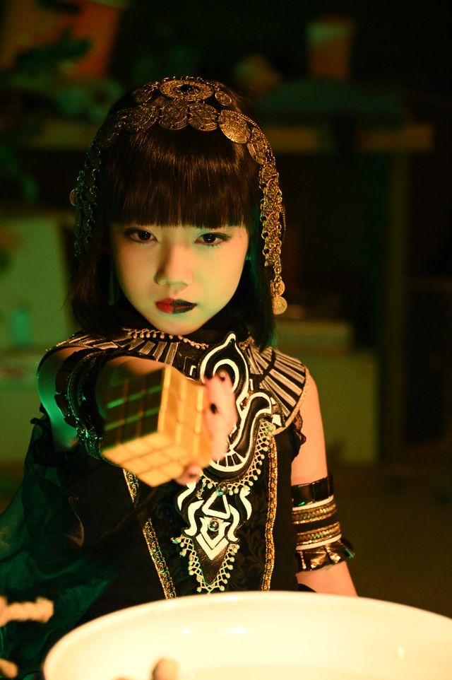 仮面ライダードレッド参式、再び！「仮面ライダーガッチャード」第30話場面カット（5枚目）