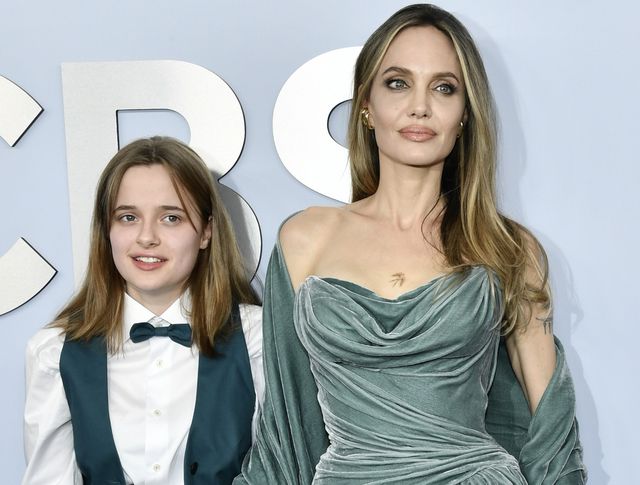 ヴィヴィアンと母アンジェリーナ・ジョリー(2024年の第77回トニー賞にて)