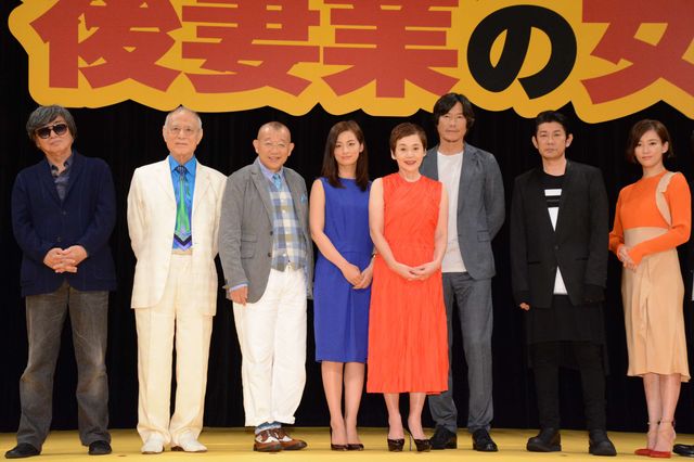 大竹しのぶ、豊川悦司、尾野真千子、風間俊介ら『後妻業の女』監督を見つめる…完成披露舞台フォトギャラリー（2枚目）