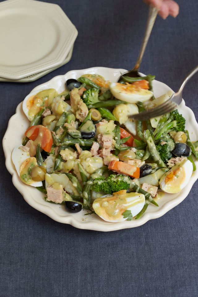 沢尻エリカの美人母・沢尻リラさんの初レシピブック「沢尻リラさんの家庭でつくる地中海料理」（2枚目）