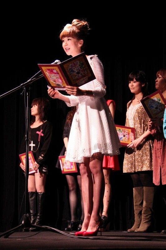 ほしのママ、Fカップで母乳育児も奮闘中。娘の芸能界進出に三浦パパは否定的　画像ギャラリー（12枚目）