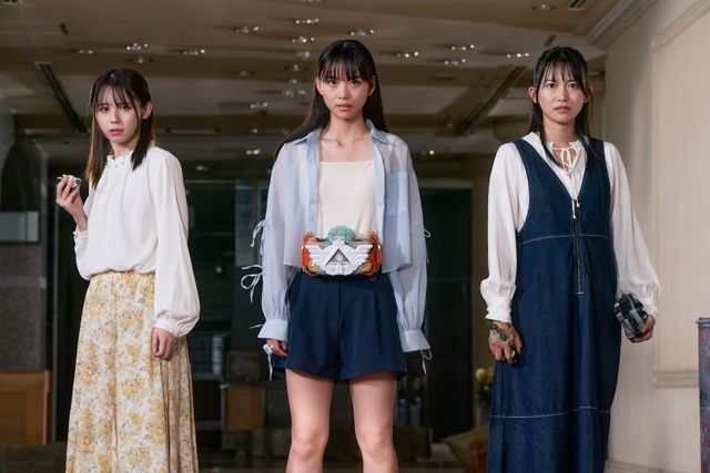 キバーラを手にした静香(左)、ファンガイアの力に目覚める!?