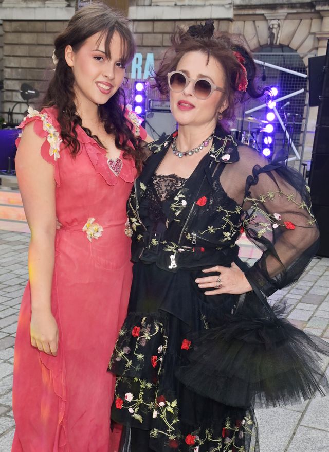 ヘレナ・ボナム・カーターと17歳の娘ネル・バートン：フォトギャラリー