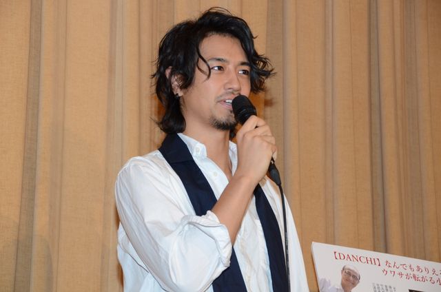 斎藤工 出演作『団地』と『高台家の人々』2作がダジャレで結ばれたと満面　画像ギャラリー（7枚目）