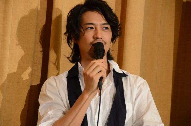 斎藤工 出演作『団地』と『高台家の人々』2作がダジャレで結ばれたと満面　画像ギャラリー（8枚目）