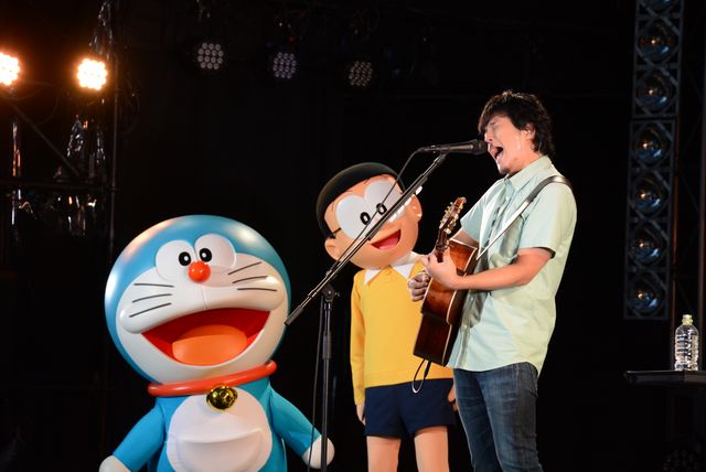 ドラえもんとのび太、秦基博の弾き語りに“ドラ泣き”ならぬ“秦泣き”フォトギャラリー（6枚目）