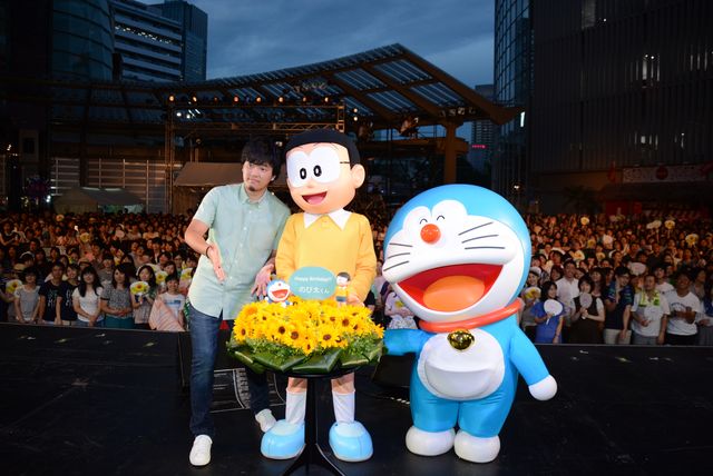 ドラえもんとのび太、秦基博の弾き語りに“ドラ泣き”ならぬ“秦泣き”フォトギャラリー（9枚目）